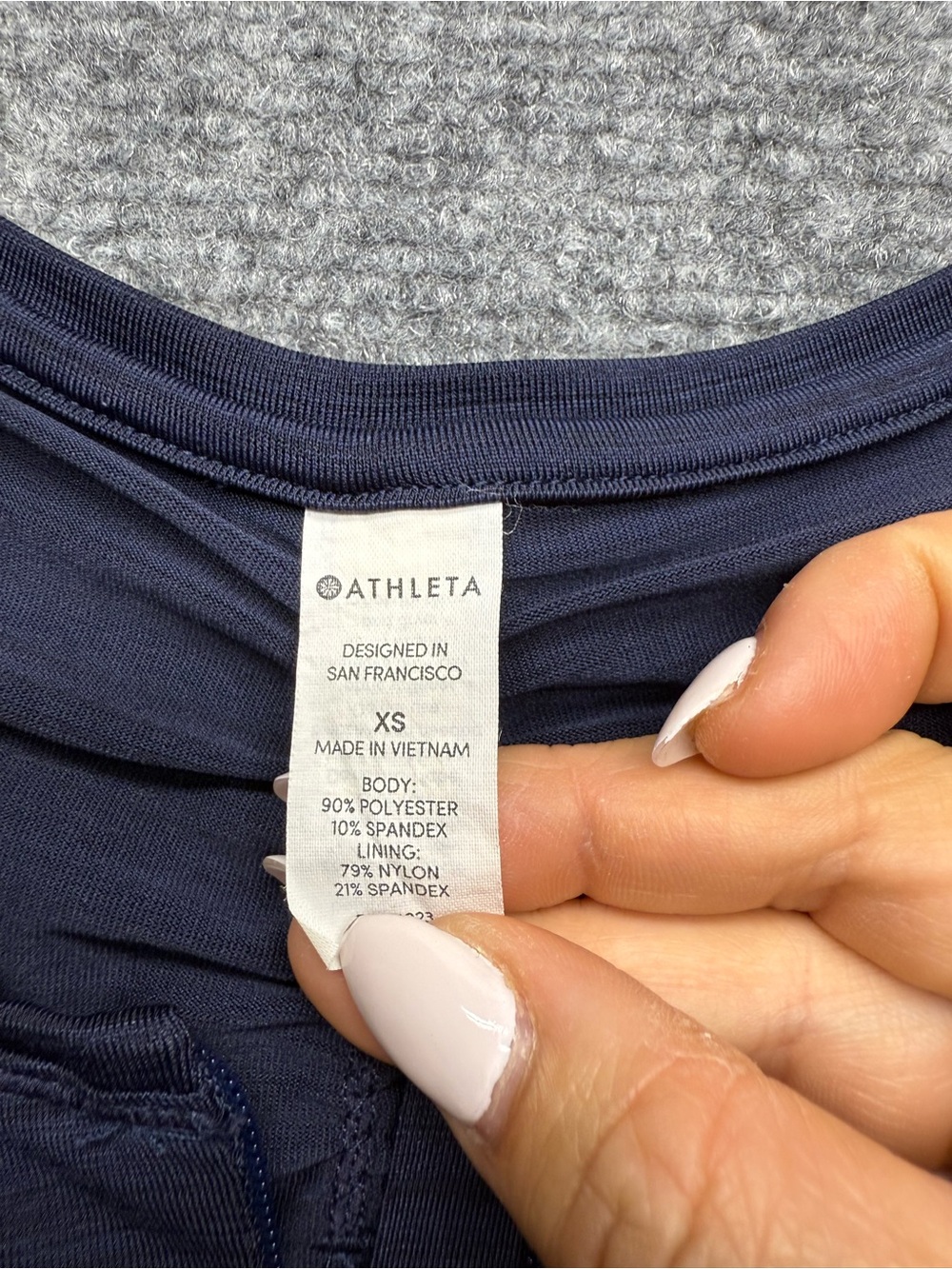 Athleta Women’s XS Zip Front Run Cyle Shirt Sleeveless Zip Pocket Navy - Picture 4 of 6